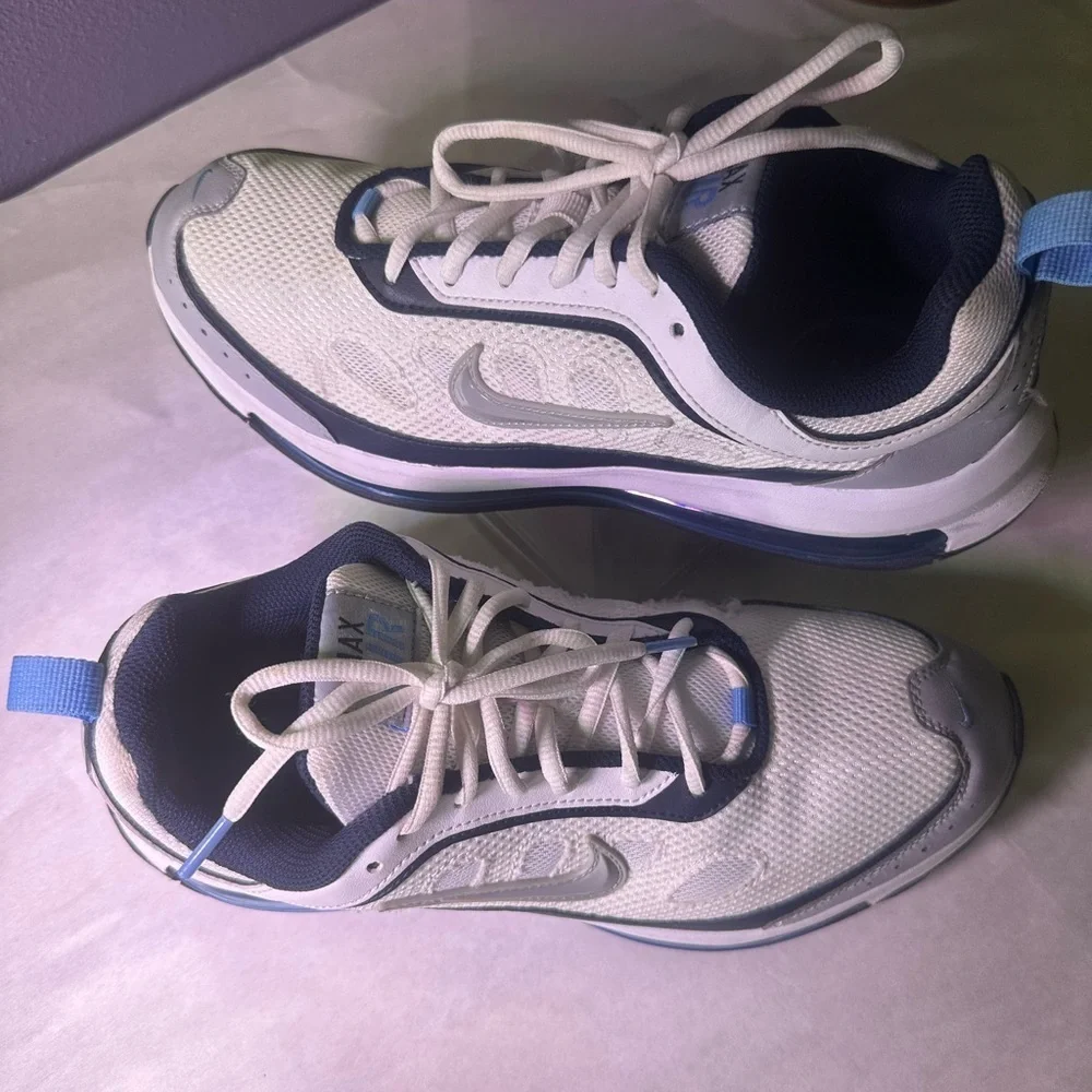 Nike White and Gray Men's Athletic Sneakers